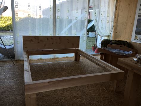 Le testiere da letto hästens sono realizzate in materiali naturali di qualità come legno, cotone, lana e cuoio. LETTO IN CIRMOLO - La Edilegno