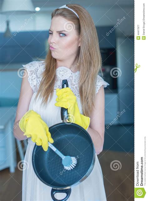 Woman Making Sour Face And Scrubbing Pan Stock Image Image Of Beauty Attractive