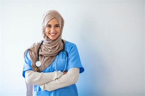 this nurse shares why muslim women working in healthcare is vital muslim girl