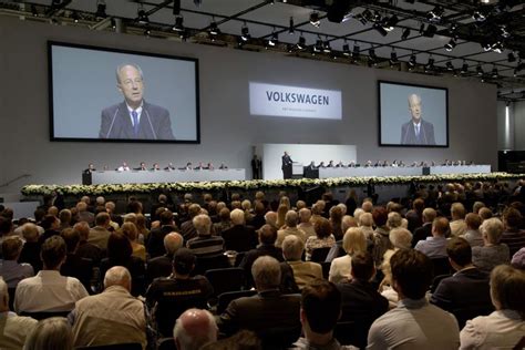 VW Hauptversammlung Aktionäre schreien Manager an