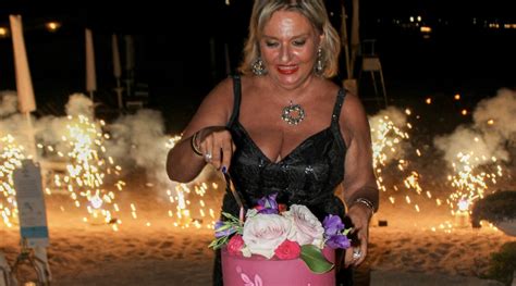 Monica Setta Compleanno In Spiaggia Tra Disco Music E Fuochi D Artificio