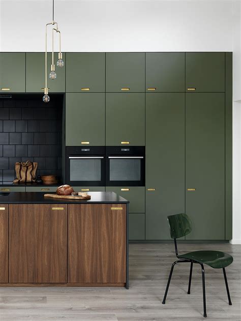 In this uk kitchen, a deep green shared by the backdrop and cabinets creates unity and try your hand at the trend with a sugary pink kitchen wall hue. Green is the new kitchen color trend in 2020 | Modern ...