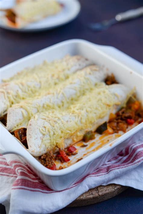 Wraps met gehakt en tomatensaus