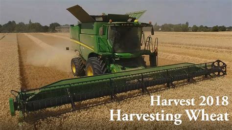 Harvest 2018 Harvesting Wheat With A John Deere Combine Youtube