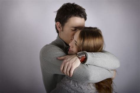 What Does It Mean When A Guy Initiates A Hug Body Language Central