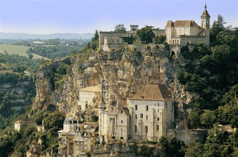 10 Beautiful Towns You Need To Visit In The South Of France Hand