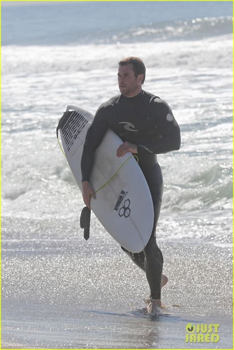 Chris Hemsworths Muscles Bulge Out Of His Tight Wetsuit Photo 3068890 Chris Hemsworth