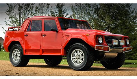 Lamborghini Truck Lm002 Some Things Which Make This Truck Remarkable