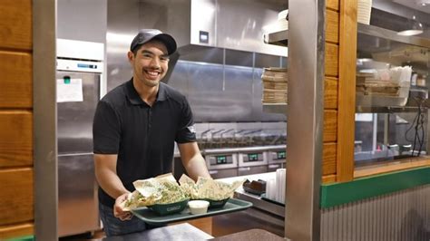 Workers Reveal What It S Really Like To Work At Wingstop