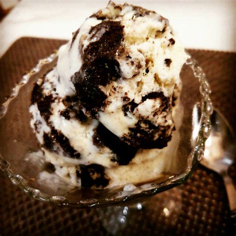 I just love the chunks. Oreo Biscuit Ice Cream - Summer Special | Zayka Ka Tadka