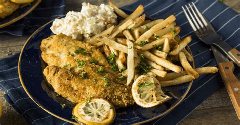 Give this catfish recipe a try. What to Serve with Fried Green Tomatoes (12 Southern Sides) - Insanely Good