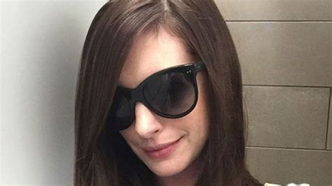 Anne Hathaway Goes Back To Her Roots With Gorgeous Hair Makeover