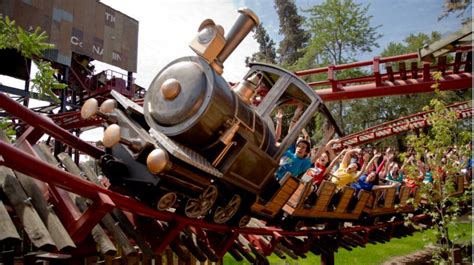 On january 28, 1978 the park opened for first time with only 8 attractions, including the galaxy coaster, mansion siniestra, ford t and century 2000. Fantasilandia inauguró nueva montaña rusa con miras a la temporada estival | soychile.cl