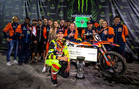 Monster energy ama supercross 2014 aprirà i battenti il 4 gennaio 2014 in california all'angel stadium di anaheim per chiudersi il 3 maggio a las vegas. Marvin Musquin Wins a Million at The Monster Energy Cup in ...