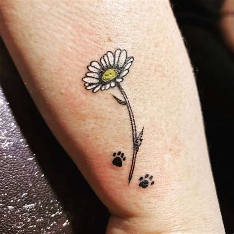 top 107 best daisy tattoos [2021 inspiration guide] daisy tattoo small daisy tattoo white