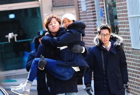 只要是在《running man》中有關間諜、臥底的單元，李光洙總是最先遭到懷疑，「背叛」早已成為 的定位罷了。 金鐘國就曾表示：「李光洙是我所看過的藝人中，最善良也最率真的弟弟。 」在節目上常與李光洙打鬧的宋智孝也說：「李光洙的形象只是節目的設計，實際上光洙是一個既善良. 宋智孝、李光洙在機場打架？網友知道真相後：「真的是現實姐弟」 | Kdaily 韓粉日常