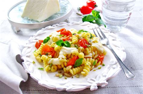 Maybe you would like to learn more about one of these? Fusilli con menta, pomodorini e pecorino. - ricette ...