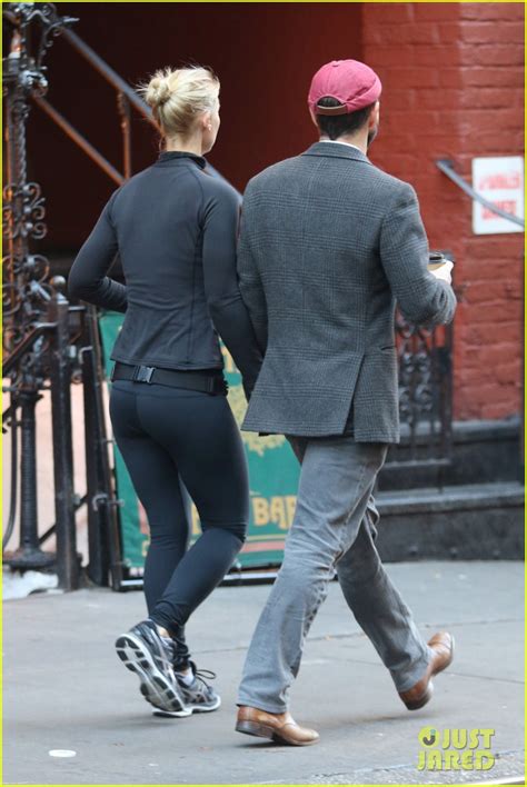 Claire Danes And Hugh Dancy Hold Hands For Stroll Around The City Photo 3811819 Claire Danes