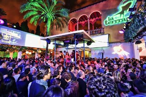 Les boîtes de nuit de barcelone vous attendent pour y danser et vous y défouler jusqu'au petit matin. VIP-IN pass: queue-jump access to some of Barcelona's best ...