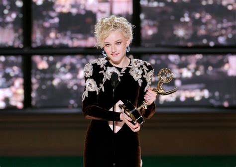 Buzzfeed On Twitter Julia Garner Wins Outstanding Supporting Actress