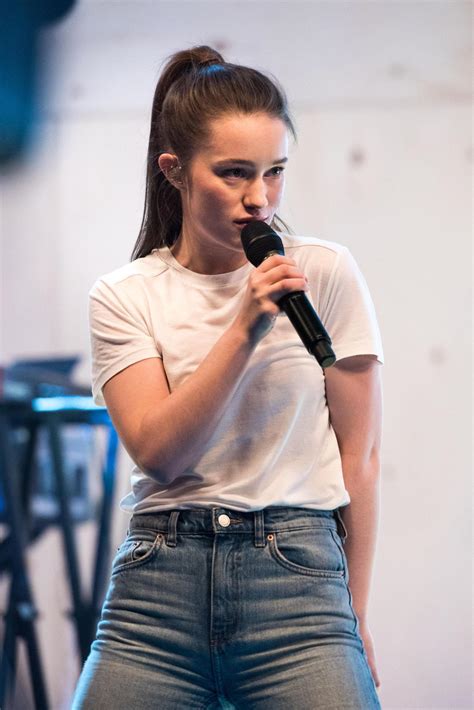 bbc music sound of 2018 winner sigrid showers glasgow fans with