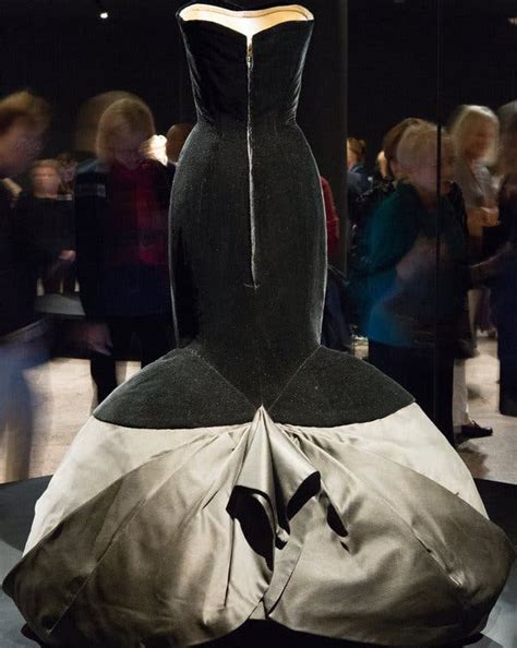 ‘charles James Beyond Fashion A Retrospective At The Met The New