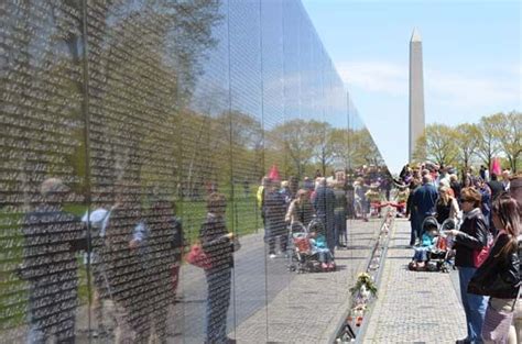 Vietnam Veterans Memorial Facts Designer And Controversy