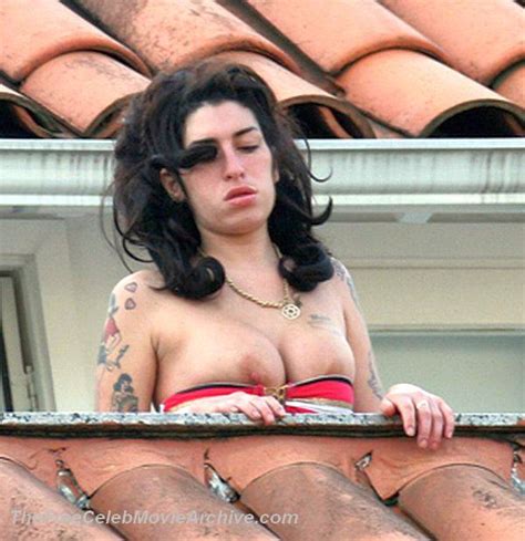 Amy Winehouse Fully Naked At Largest Celebrities Archive