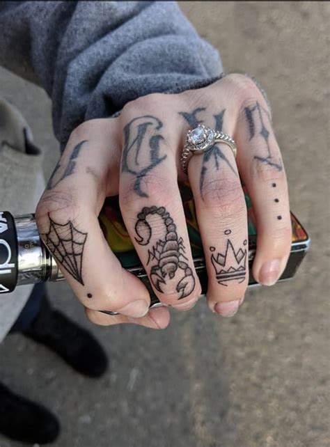 26 Amazing Finger Tattoos Designs Page 21 Of 26 Lily