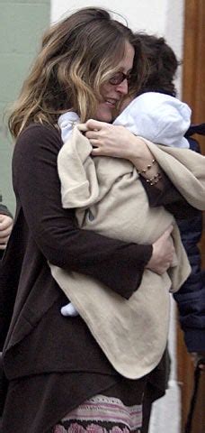 Photos, family details, video, latest news 2021 on zoomboola. Gillian Anderson 2021: dating, net worth, tattoos, smoking & body measurements - Taddlr