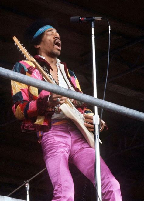 25 Rare Photographs Of Jimi Hendrixs Last Performance At The Open Air