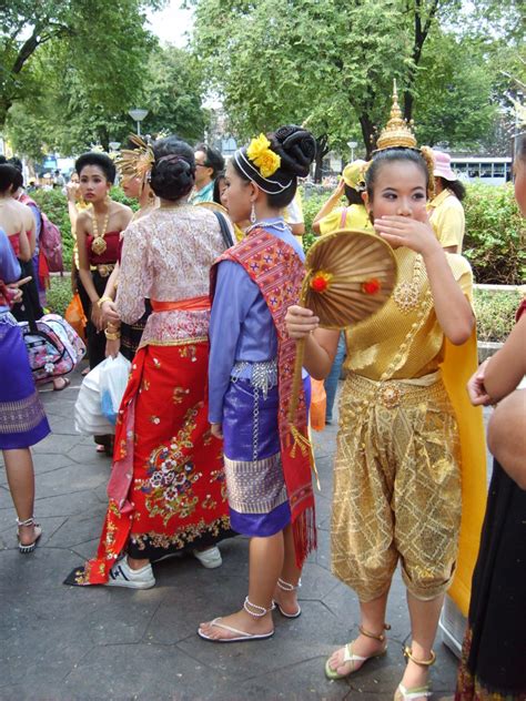 free image thai girls in traditional clothing libreshot public domain photos
