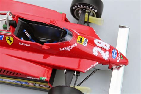 La ferrari 126c2, una delle più belle e potenti mai prodotte, malgrado la vittoria del titolo costruttori fu oggetto di polemiche e strane leggende. GP Replicas Ferrari 126 C2 1982, Didier Pironi, 1:18 colorato (corsa) | GP19B