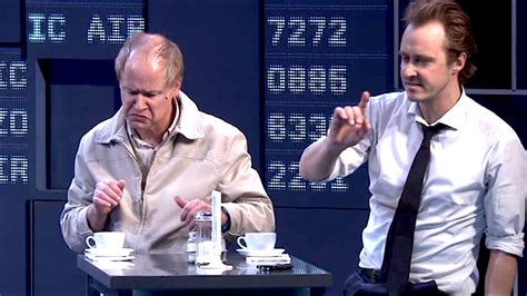 Robert gustafsson var en så stor og kjent komiker i hjemlandet sverige at han måtte finne seg et nytt marked. Robert Gustafsson som Rain Man på Rival - YouTube