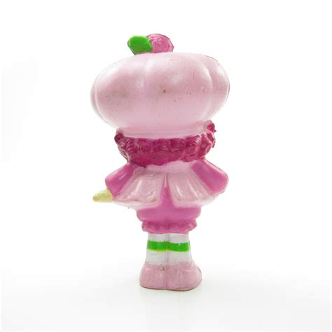 Raspberry Tart With A Bowl Of Berries Pvc Strawberry Shortcake Figurin