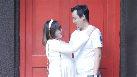 Sang Istri Hamil Di Usia 42 Tahun Suami Kiki Amalia Mengaku Deg Degan Entertainment