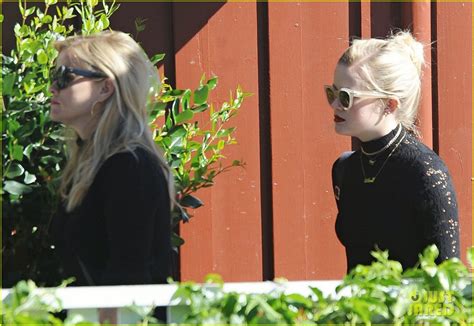 Photo Reese Witherspoon Daughter Ava Step Out Looking Like Twins 08