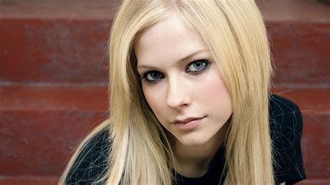 Hd Wallpaper Avril Lavigne Blonde Monochrome Hands White Clothing Black Clothing
