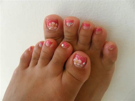 Don't worry if part of the flower sticks out over the edge of your nail. 50+ Best Toe Glitter Nail Art Design Ideas