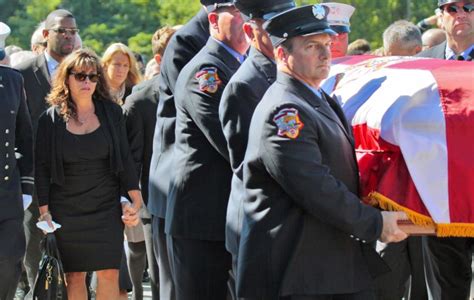Retired Fdny Lt Howard Bischoff Laid To Rest After Dying From