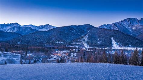 Zakopane W Zimie Przy Nocą Z Milky Sposobem Tatras Góry Obraz Stock