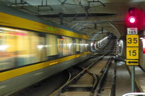 Planos do metro do porto para a nova linha circular entre são bento e casa da música levaram ao desvio da linha da rua d. Metro do Porto assinou contratos com consórcio construtor e aguarda visto do Tribunal de Contas ...