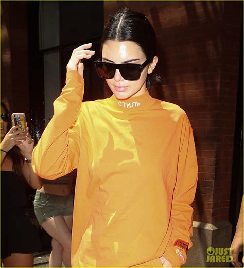 Kendall Jenner Proves That Orange IS The New Black Photo 1103066