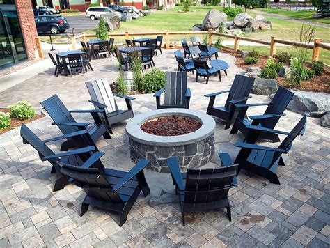 Outdoor chairs around fire pit. Chairs For Conversation Area Wicker Set Fire Pit Table ...