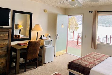 Queen Double Lakeside Motel Room Western Riviera
