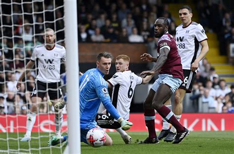 Own Goal Gives Strugglers West Ham 1 0 Win At Fulham Reuters