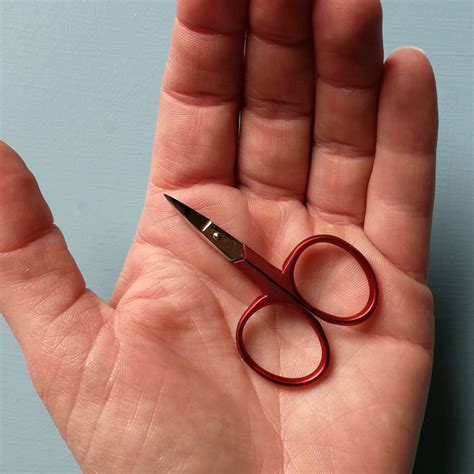 Tiny Scissors Beyond Measure