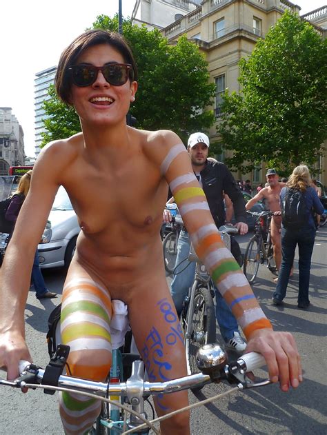 Skinny Girl At World Naked Bike Ride Immagini XHamster