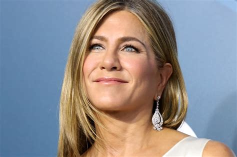 Jennifer Aniston And Covid Star Says Shes Avoiding Unvaccinated