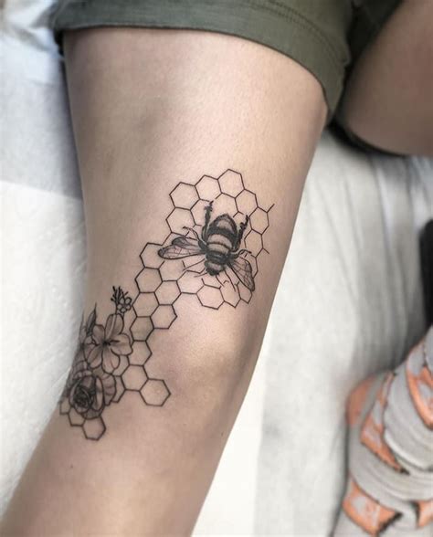 30 Pretty Honeycomb Tattoos You Will Love Style Vp Page 24